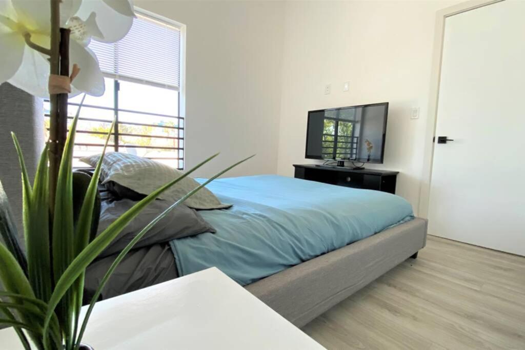 Вилла 3Bd/3Ba Modern Hollywood Townhouse With Private Rooftop Лос-Анджелес Экстерьер фото
